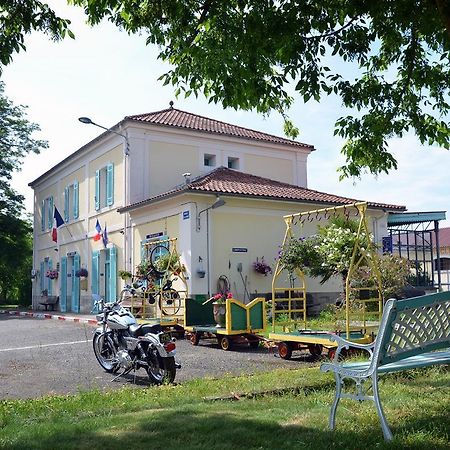 Avenue De La Gare Bed & Breakfast Riscle ภายนอก รูปภาพ