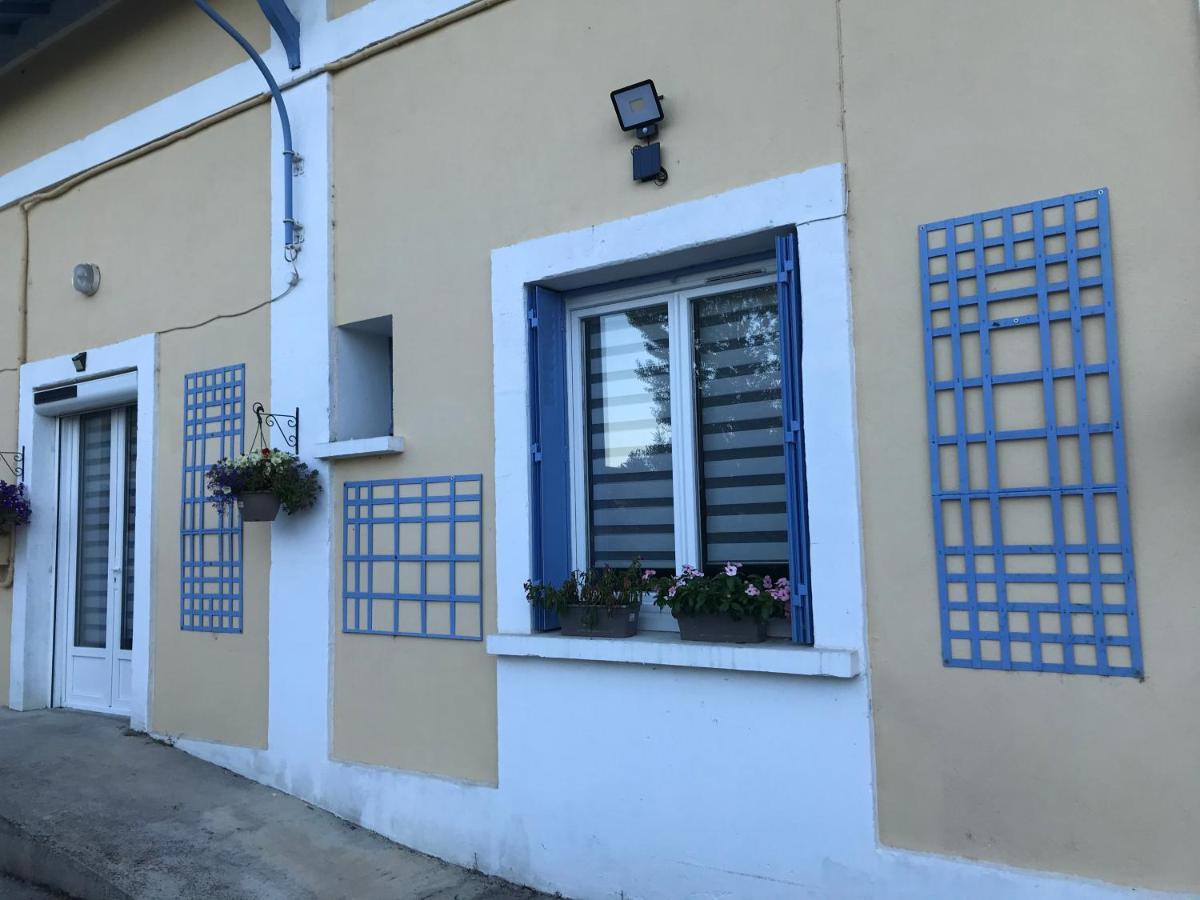 Avenue De La Gare Bed & Breakfast Riscle ภายนอก รูปภาพ