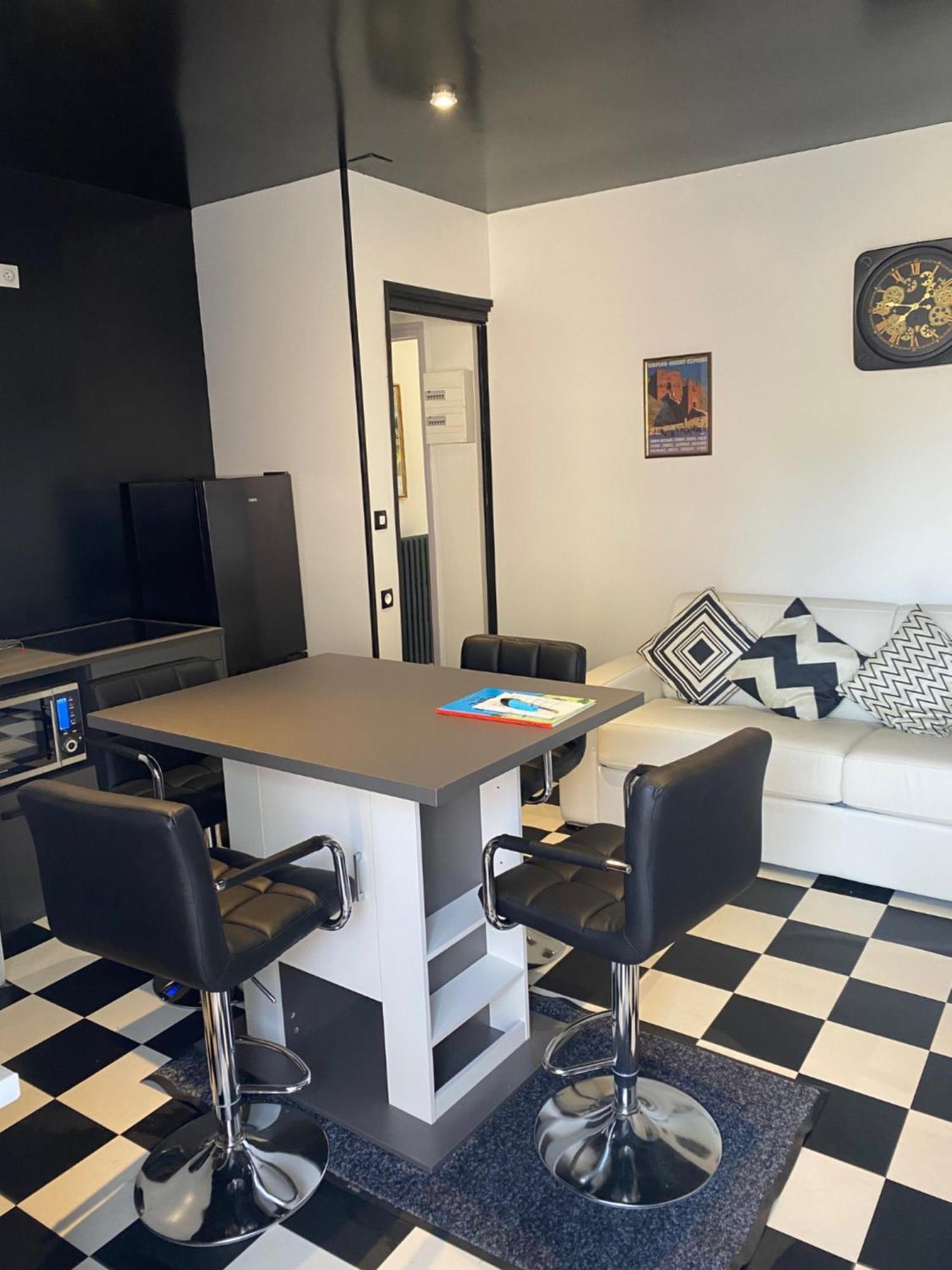 Avenue De La Gare Bed & Breakfast Riscle ภายนอก รูปภาพ