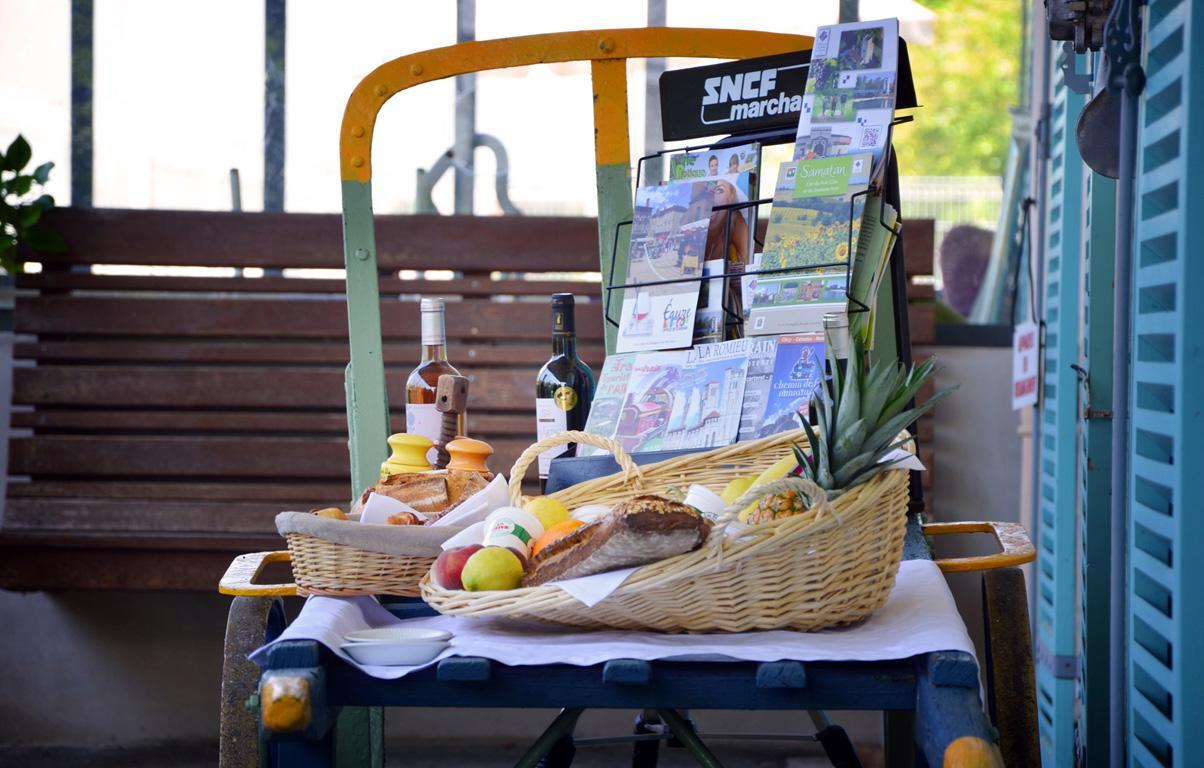 Avenue De La Gare Bed & Breakfast Riscle ภายนอก รูปภาพ