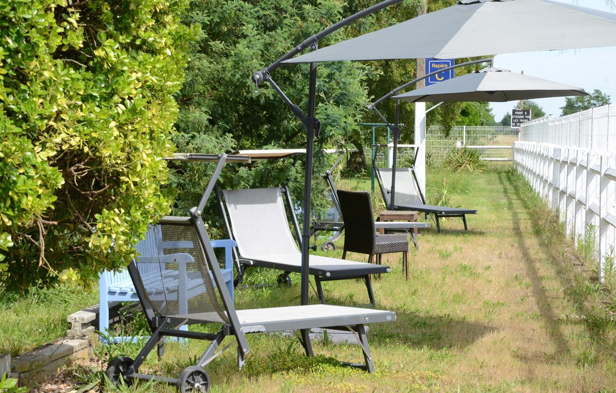 Avenue De La Gare Bed & Breakfast Riscle ภายนอก รูปภาพ