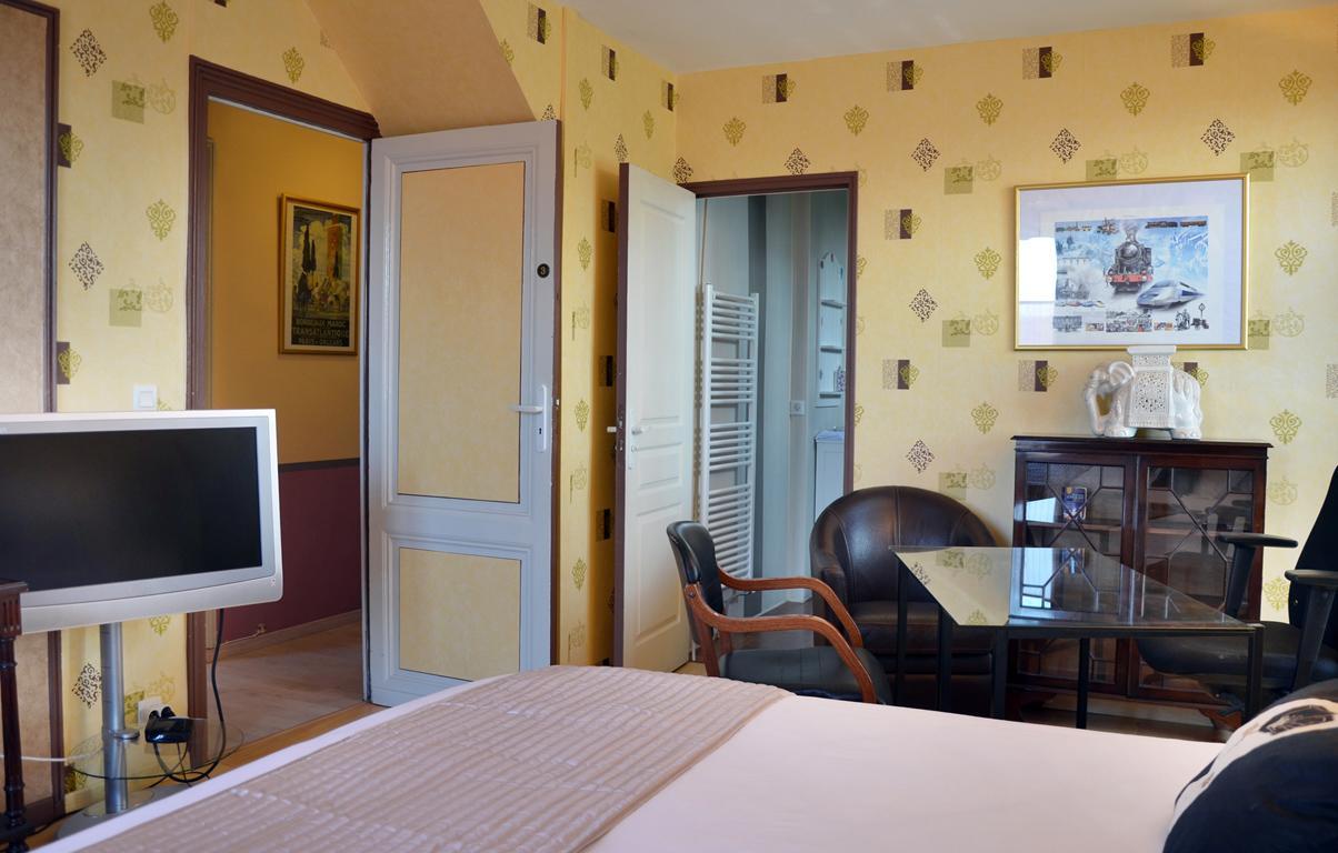 Avenue De La Gare Bed & Breakfast Riscle ภายนอก รูปภาพ